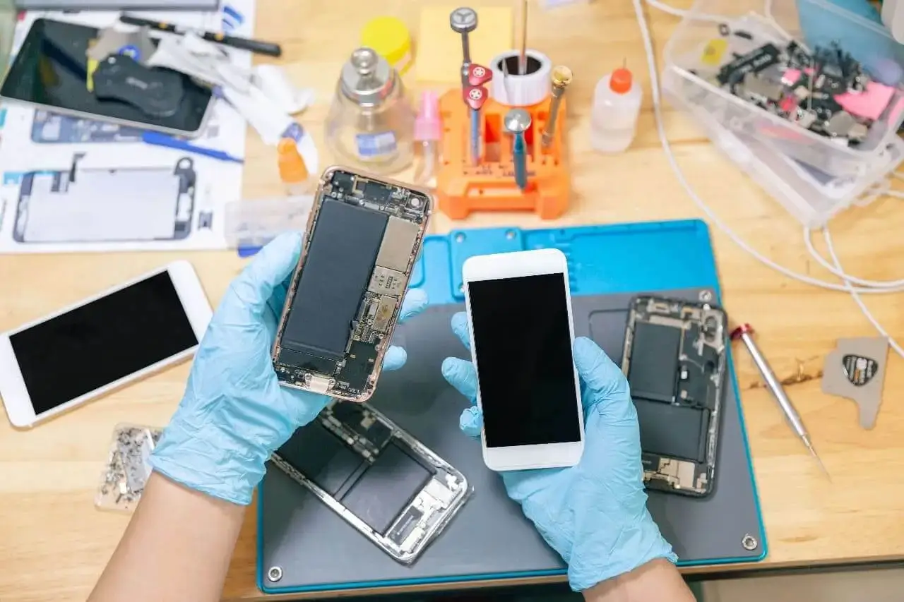 The Importance of Smartphone Repair: A Skillset Worth Investing In for Tech Enthusiasts